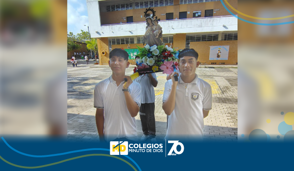 Celebramos a la Virgen del Carmen como una sola familia.
