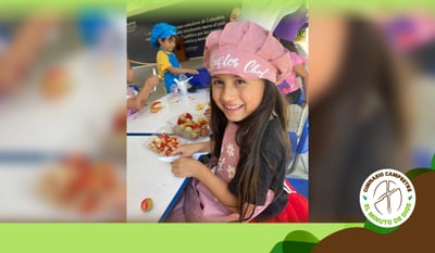 nuestros estudiantes de preescolar se pusieron su mejor traje de chef
